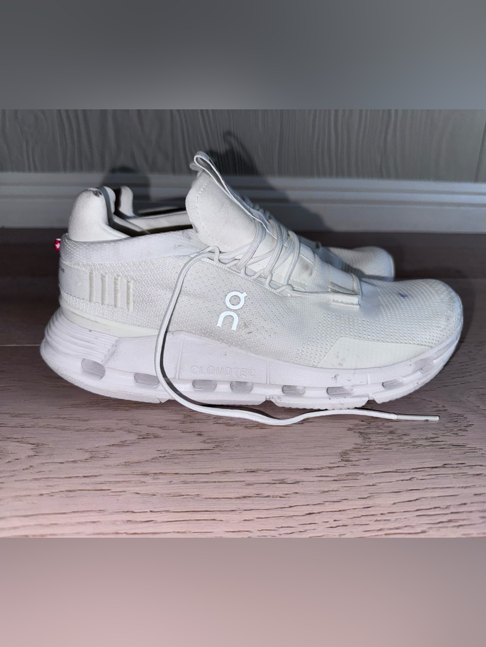 ON RUNNING CLOUDNOVA2 Sz: 8.5 Women's. White